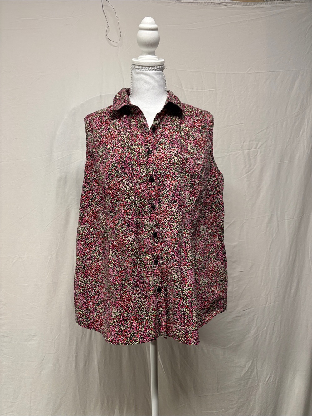 Sleeveless Button-Front Floral Blouse in Pink Multi